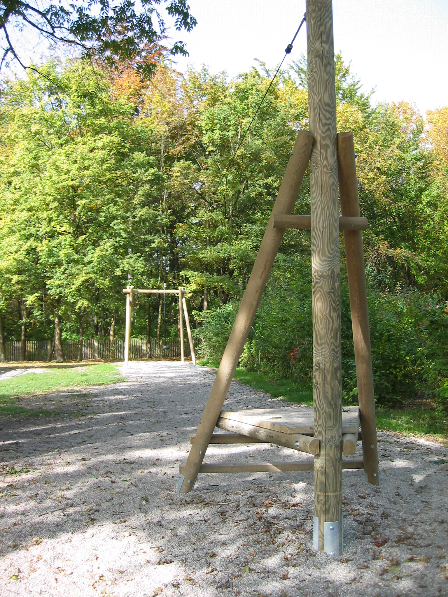 Kleine Seilbahn 25 m lang mit Aufstiegsrampe