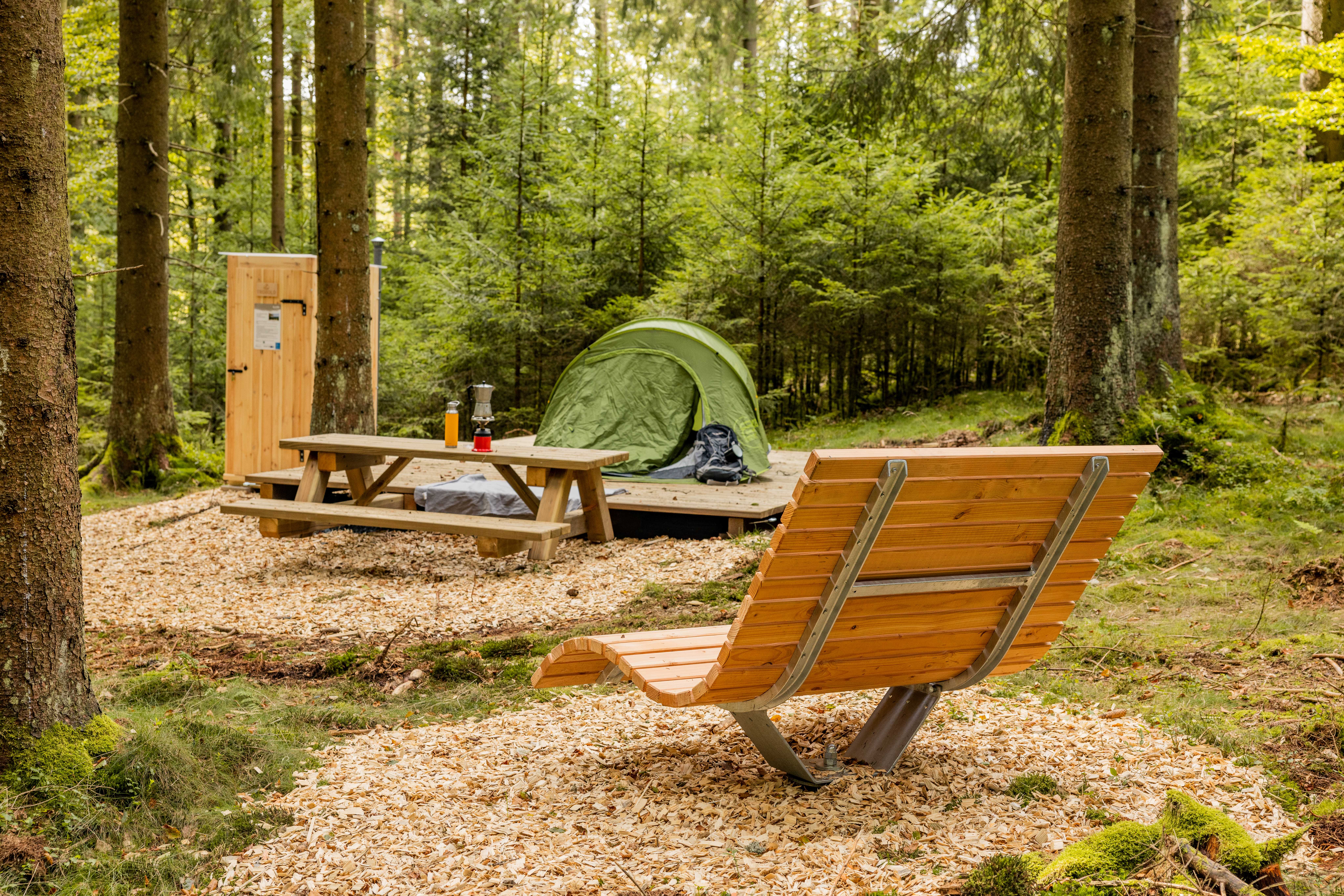 Treckingplattform mit Picknicktisch exklusiv