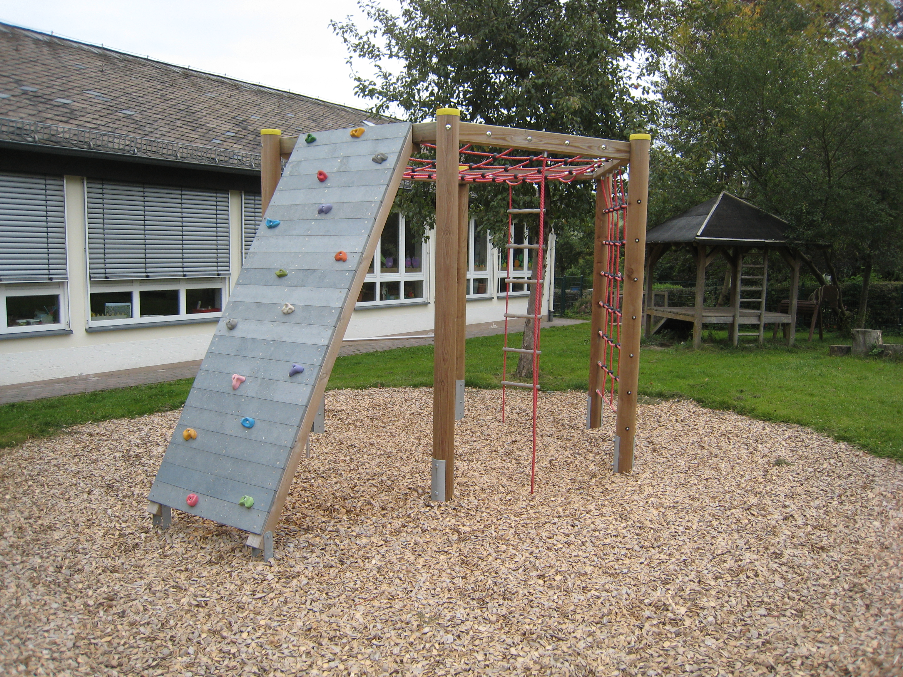 Sechseckturnkombi Climbingwand 90°/60° Holz