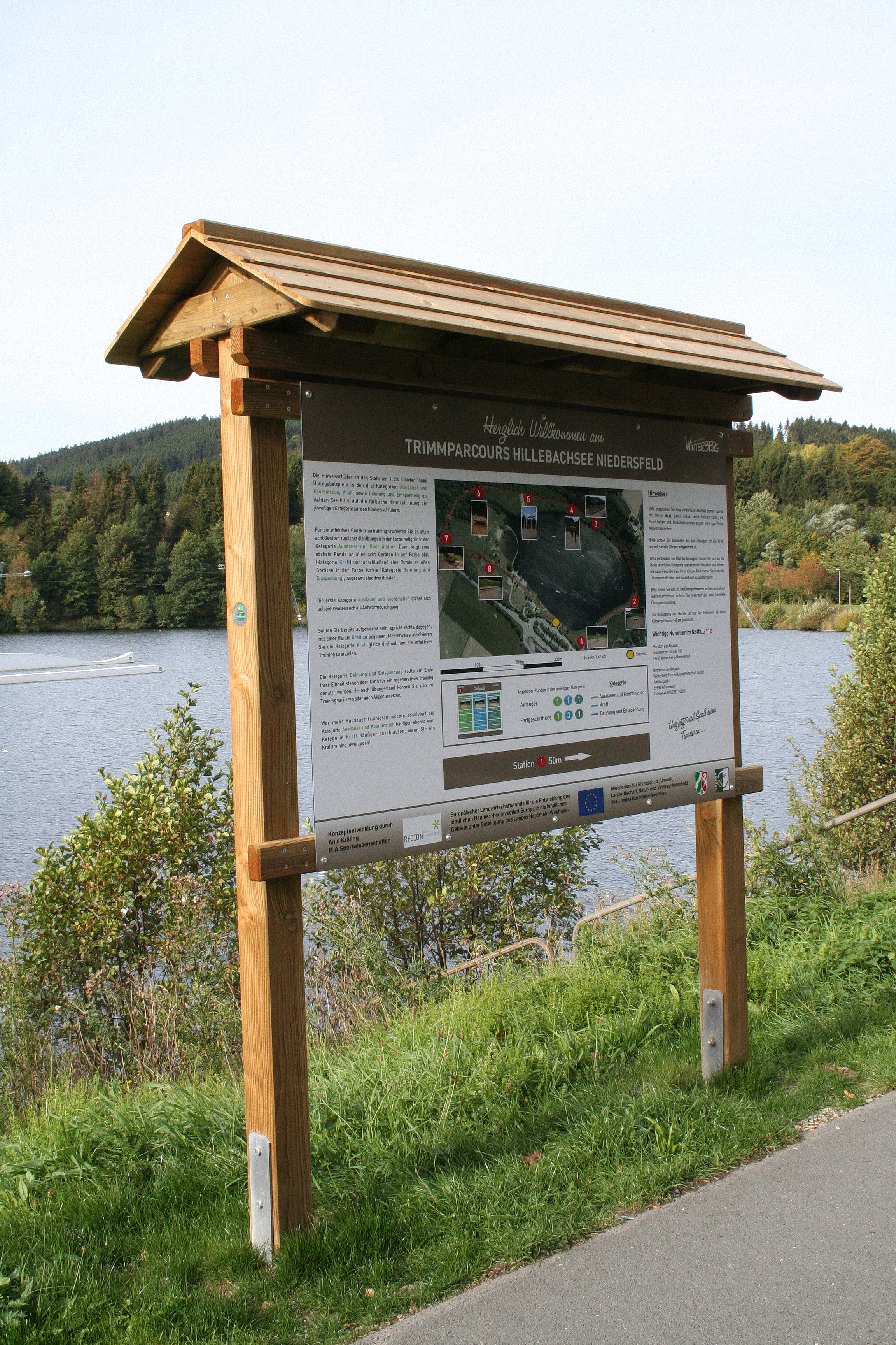 Infotafel-Gestell mit Dach