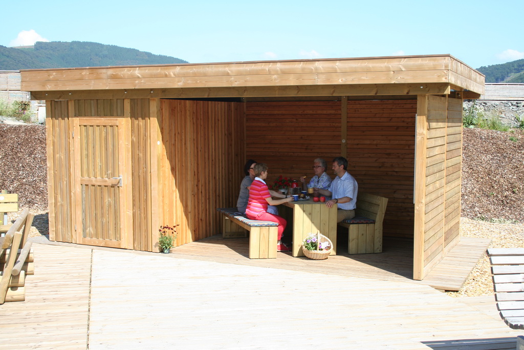 Freisitz mit Geräteraum