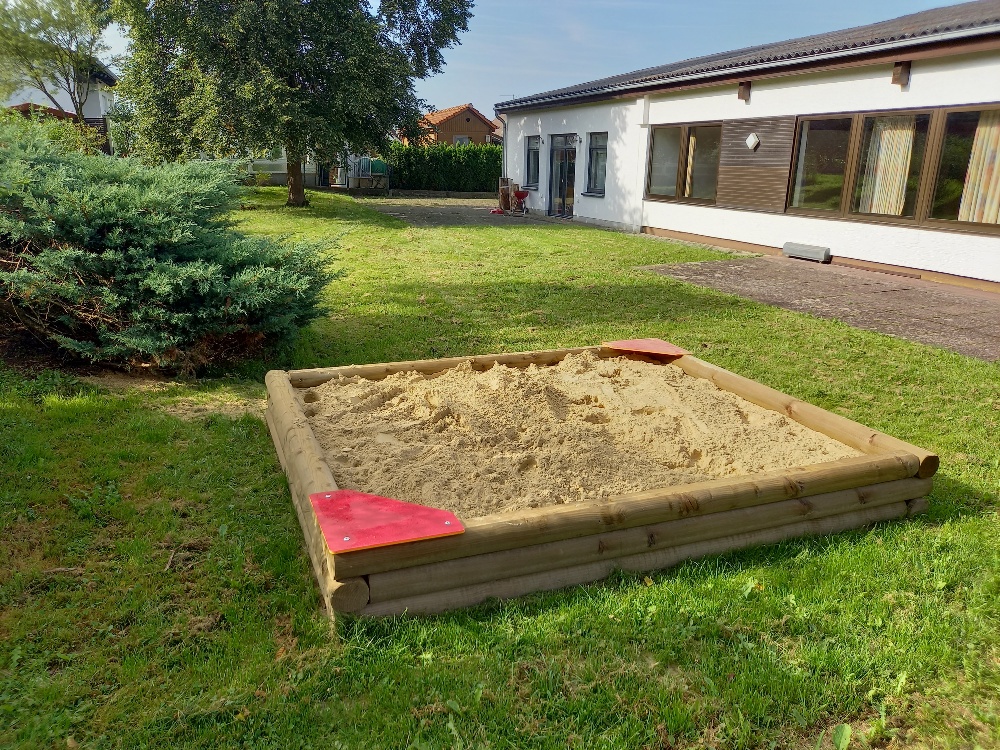 Sandkasten groß ohne Sitzbohle 3,00 x 2,50 m