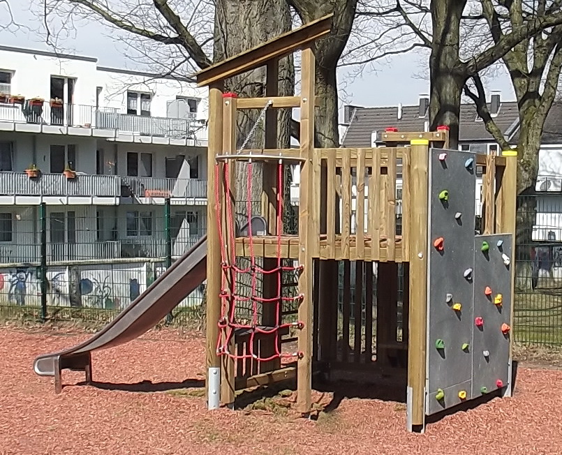 Spielanlage Solingen mit Edelstahlrutsche